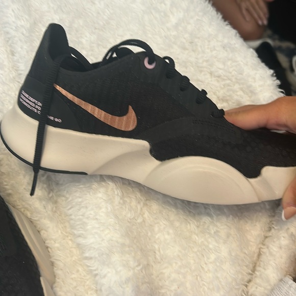 Nike Running Shoes Women - Picture 1 of 3